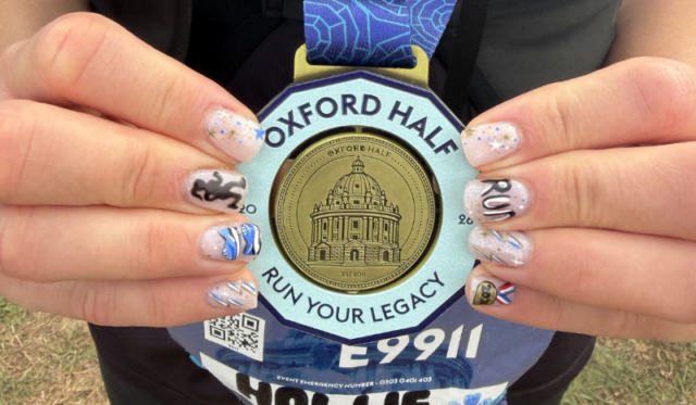 Hollie Wicks marathon medal 800 x 663